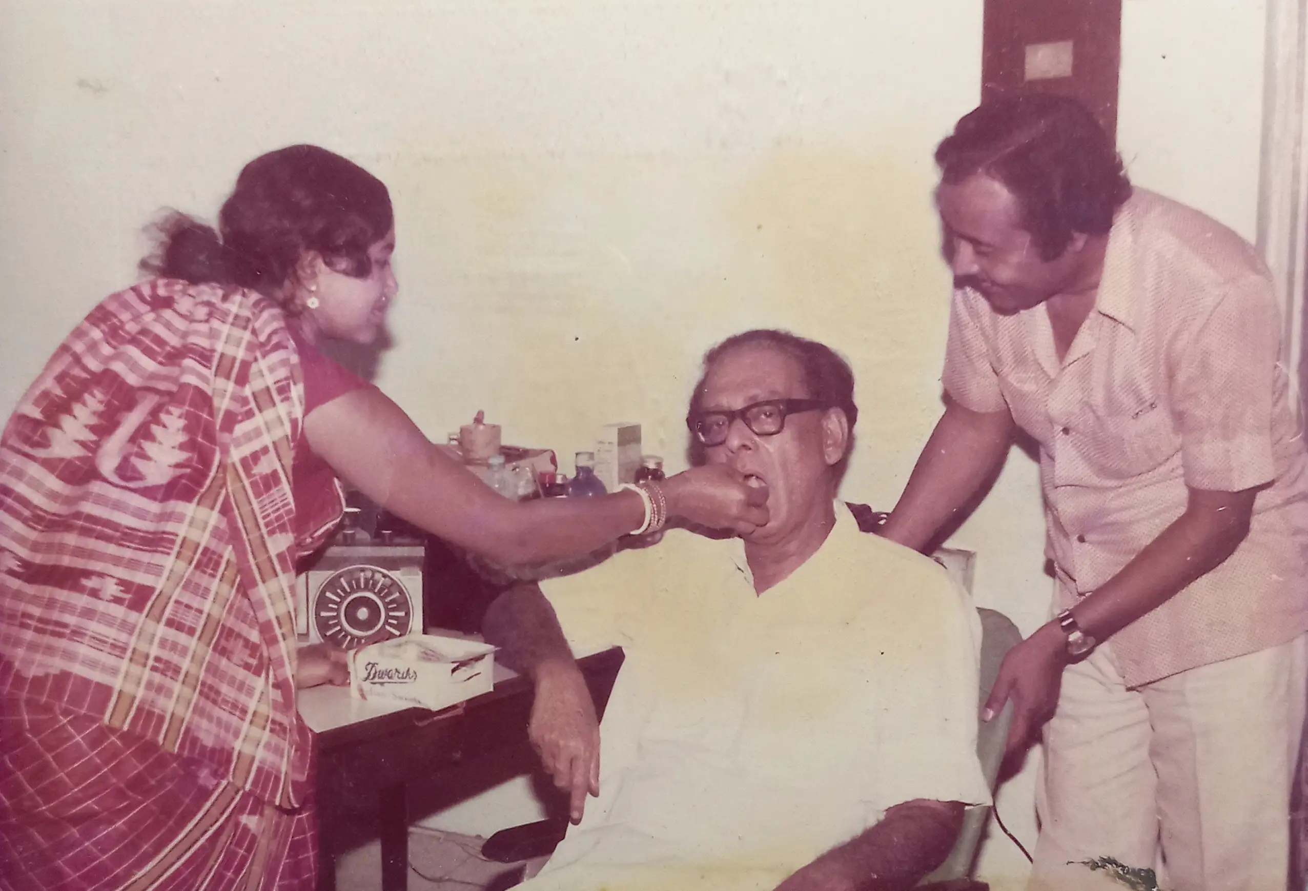 This is the picture of Dr. Gopesh Chandra Sarkar and SMT. Khela Sarkar's meet with the world famous legendary musician Hemanta Mukhopadhyay in 1984 when Dr. Gopesh was 43 years old.
