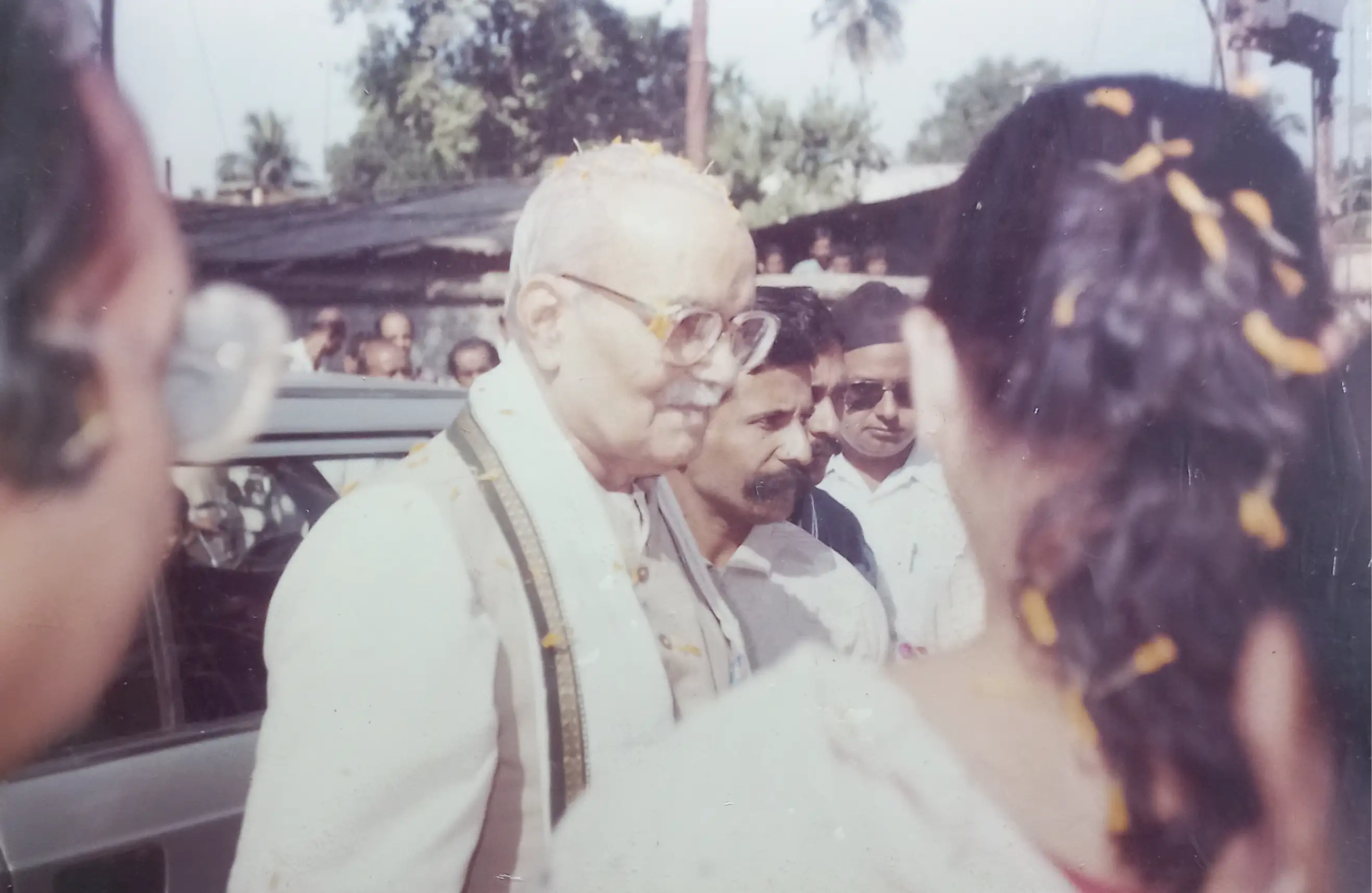During his visit to Raiganj (WB), Rajendra Singh (Rajju Bhaiya) stayed at the residence of Dr. Gopesh Chandra Sarkar. Rajju Bhaiya (1922–2003) was the fourth Sarsanghchalak of the RSS, serving from 1994 to 2000. A former professor and Head of the Physics Department at the University of Allahabad, he left academia in the 1960s to fully dedicate himself to the RSS.